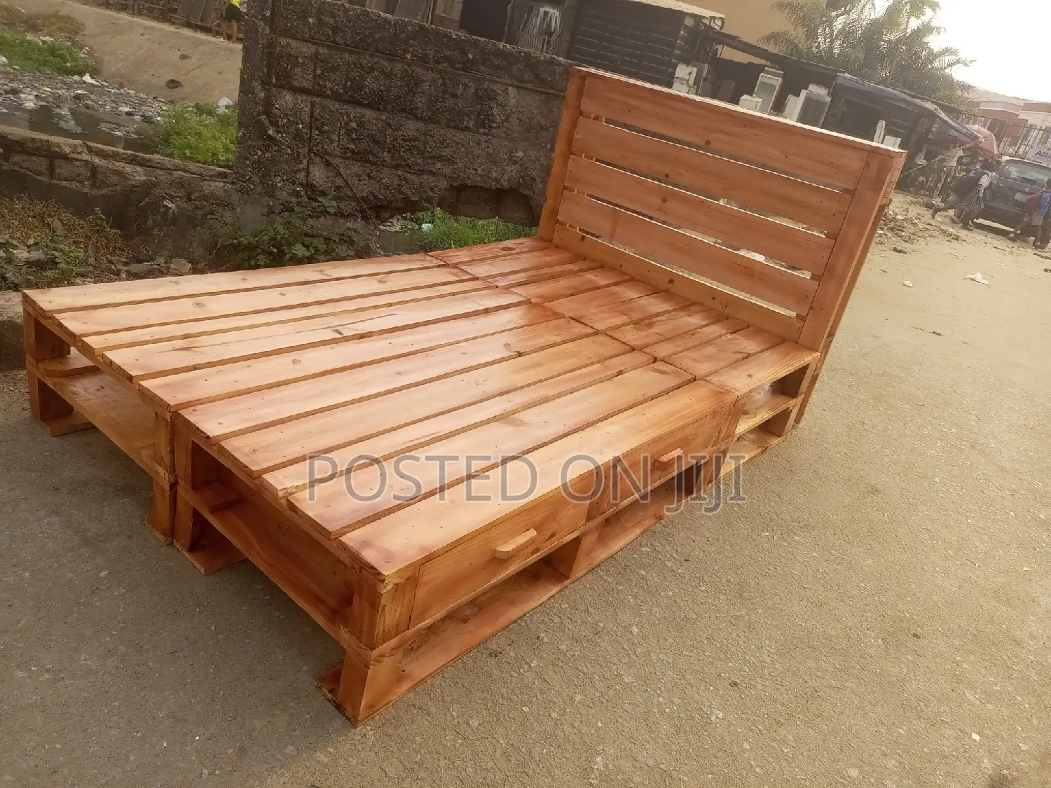 4by6 Pallet Bedframe With Two Inbuilt Drawer