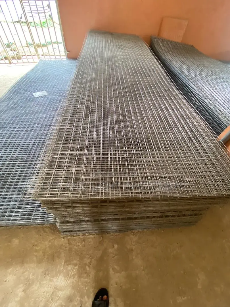 Wire Mesh With Pole Accessories