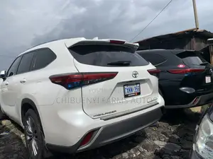 Toyota Highlander Platinum AWD 2023 White