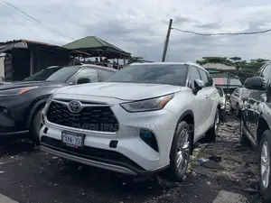 Toyota Highlander Platinum AWD 2023 White
