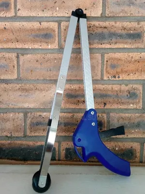 Foldable Grabber Tool
