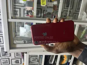 Apple iPhone XR 64 GB Red