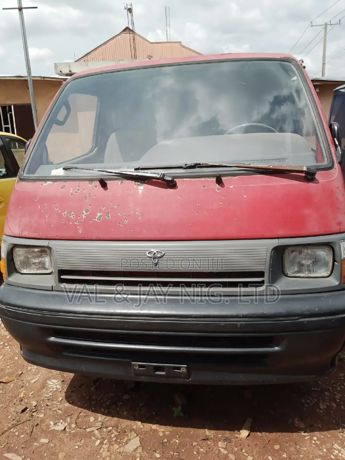 Toyota HiAce 2001 Red