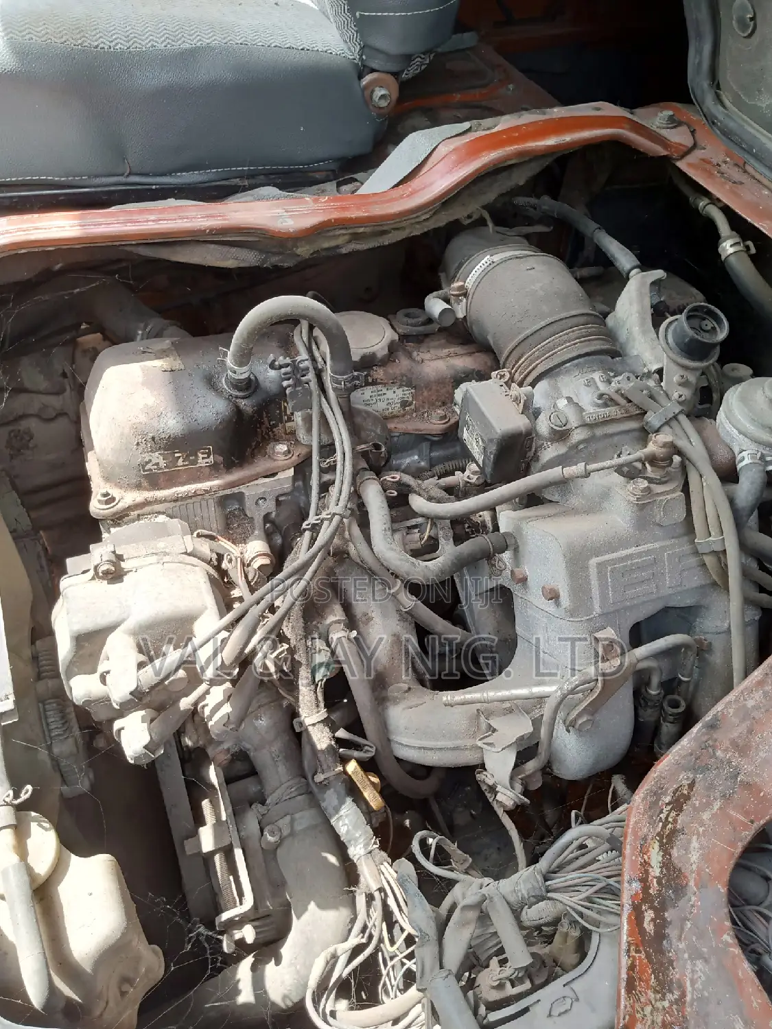 Toyota HiAce 2001 Red