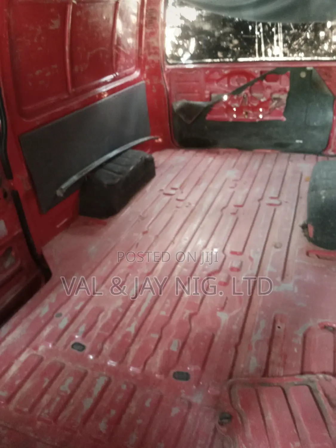 Toyota HiAce 2001 Red