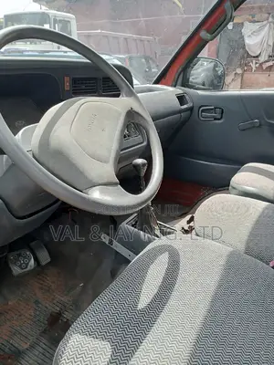 Toyota HiAce 2001 Red