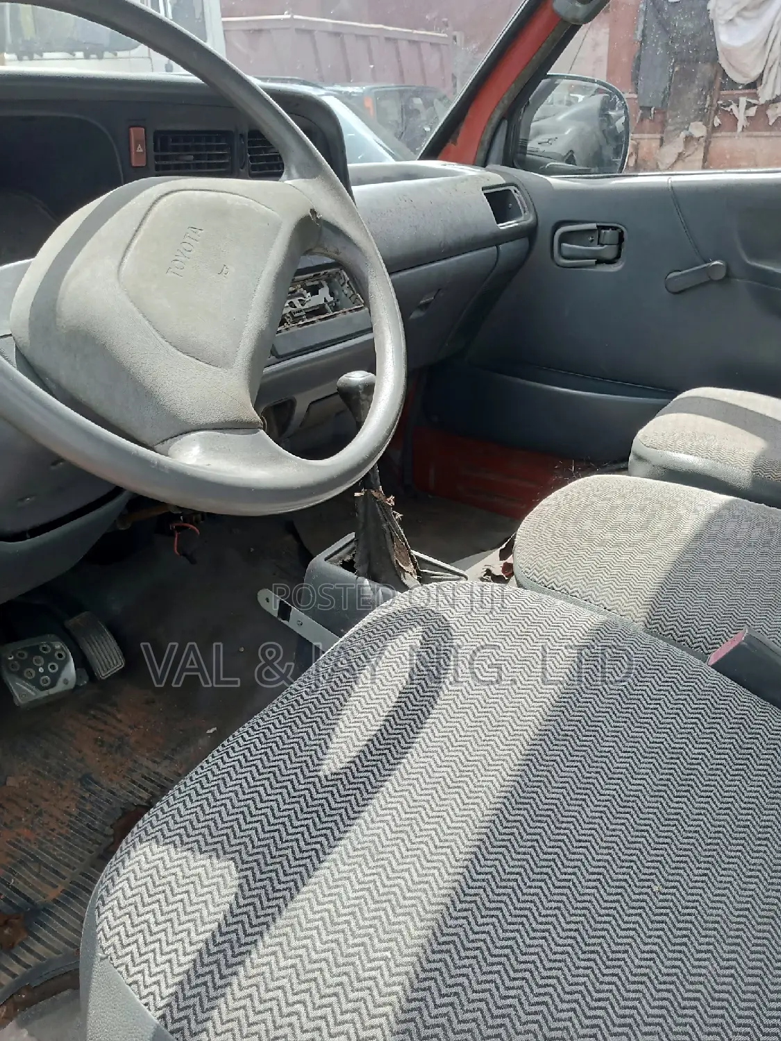 Toyota HiAce 2001 Red