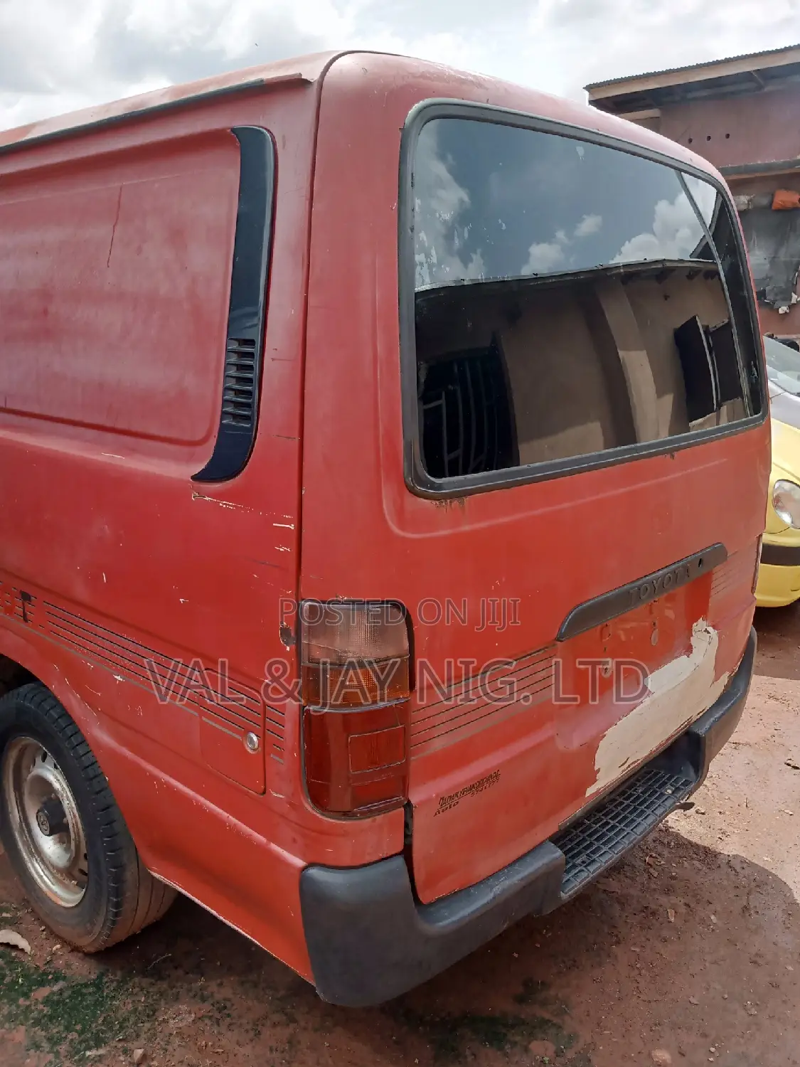 Toyota HiAce 2001 Red