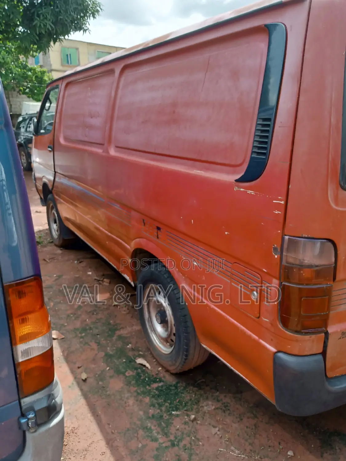 Toyota HiAce 2001 Red