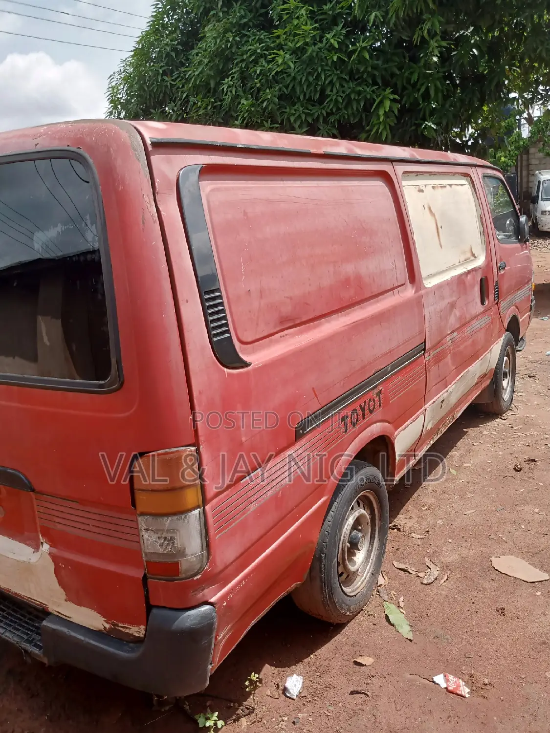 Toyota HiAce 2001 Red