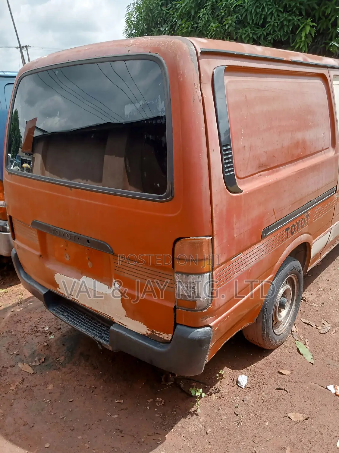 Toyota HiAce 2001 Red