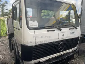 Foreign Used Mercedes Benz Hiab Truck.