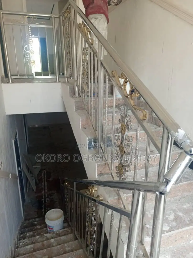 Messi's Style of Handrail