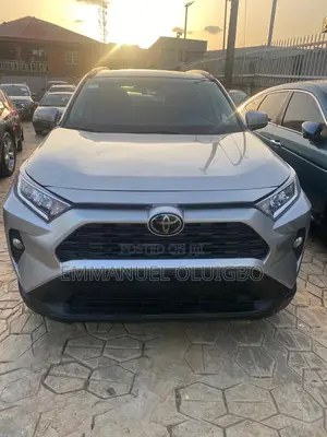 Toyota RAV4 XLE AWD 2020 Silver