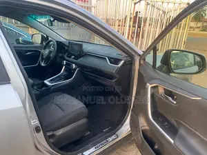 Toyota RAV4 XLE AWD 2020 Silver