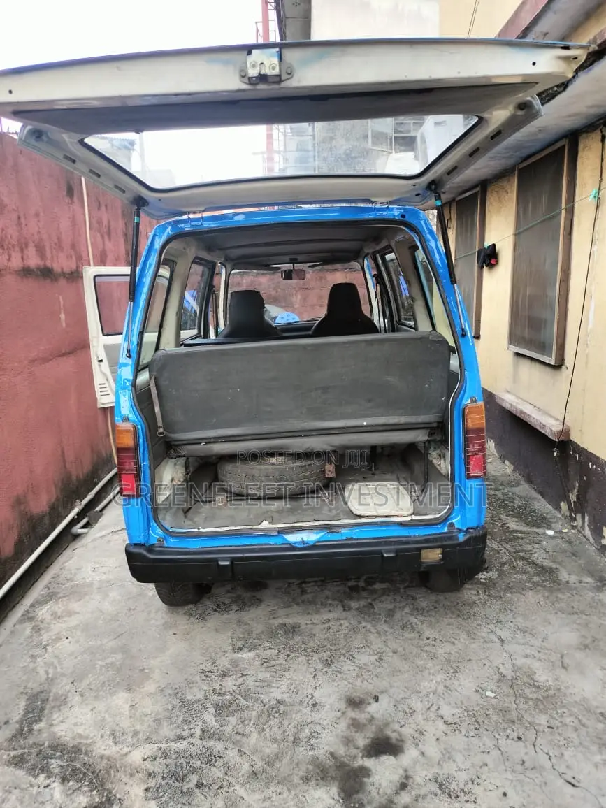Daihatsu Hijet 2000 Blue