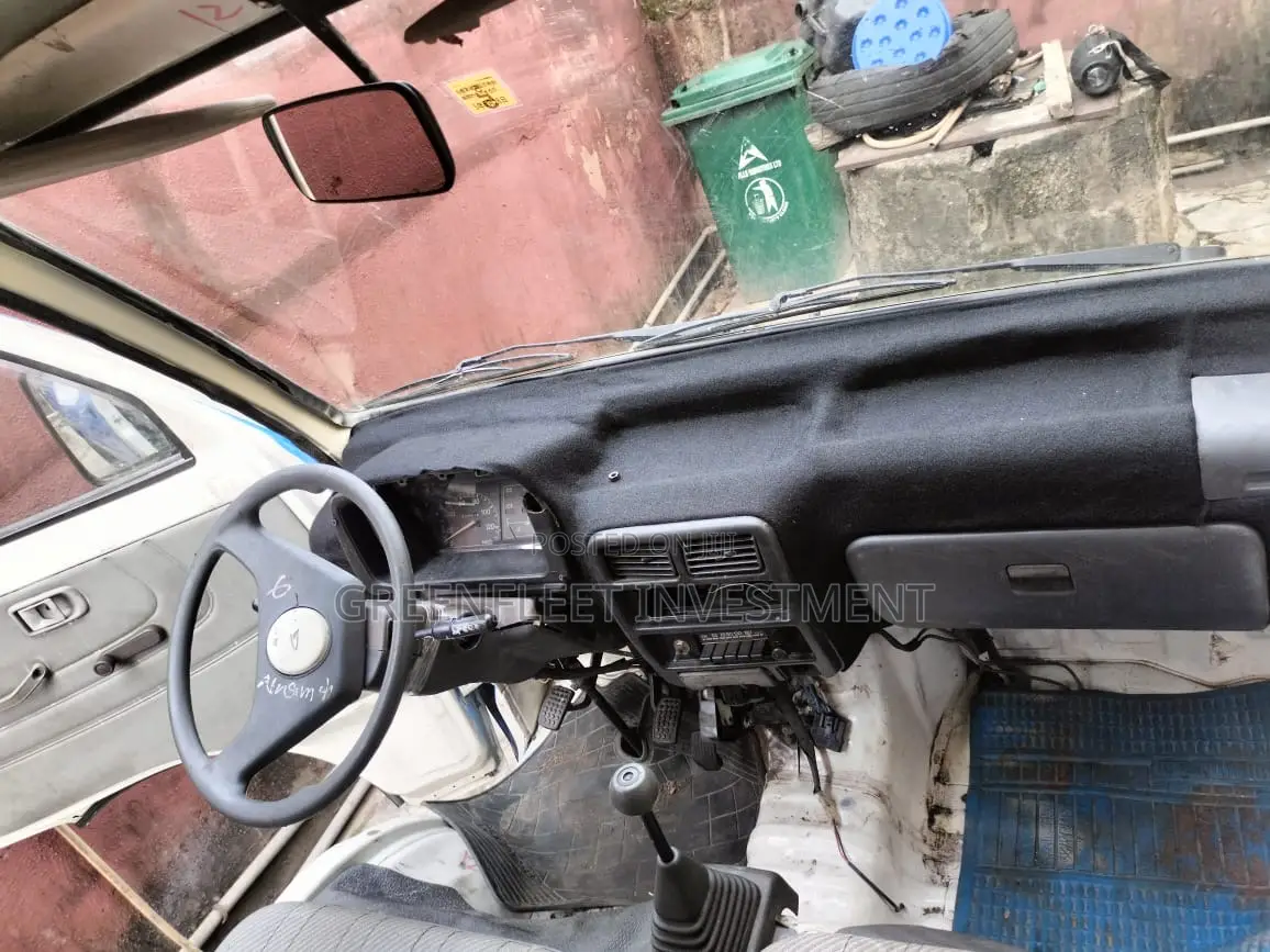 Daihatsu Hijet 2000 Blue