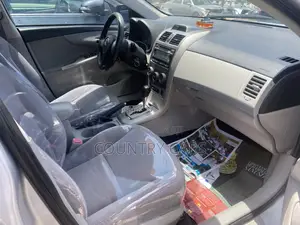 Toyota Corolla 2012 Silver