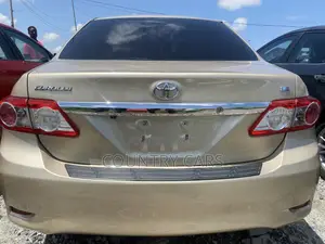 Toyota Corolla 2013 Gold
