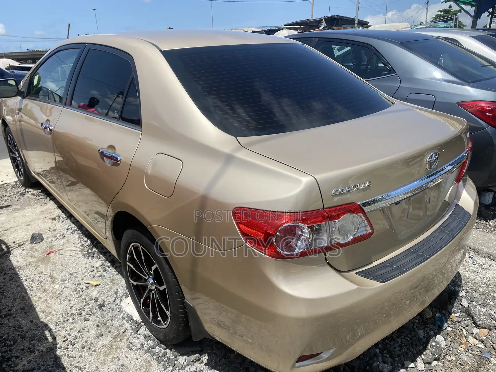 Toyota Corolla 2013 Gold