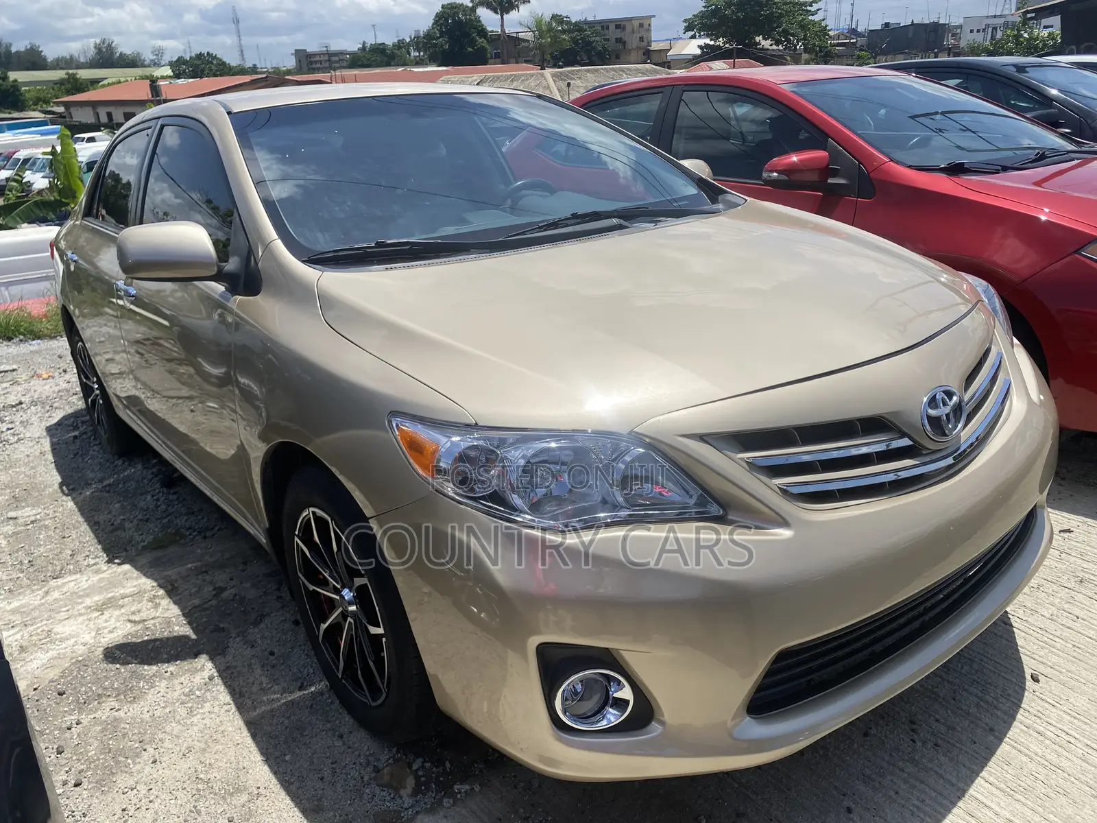 Toyota Corolla 2013 Gold