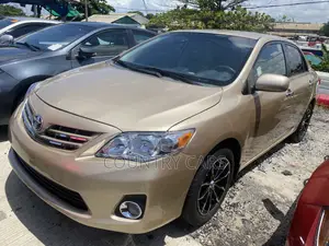 Toyota Corolla 2013 Gold