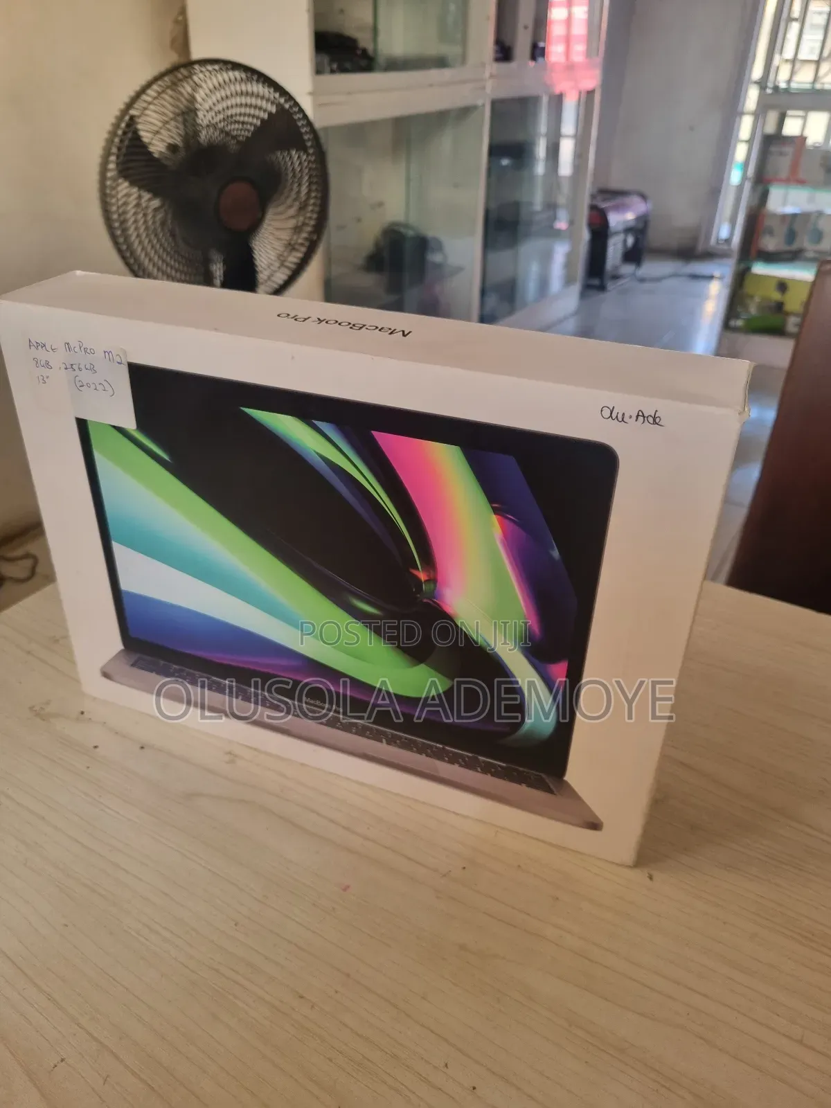 Laptop Apple MacBook Pro 2022 M2 8GB Apple M2 SSD 256GB