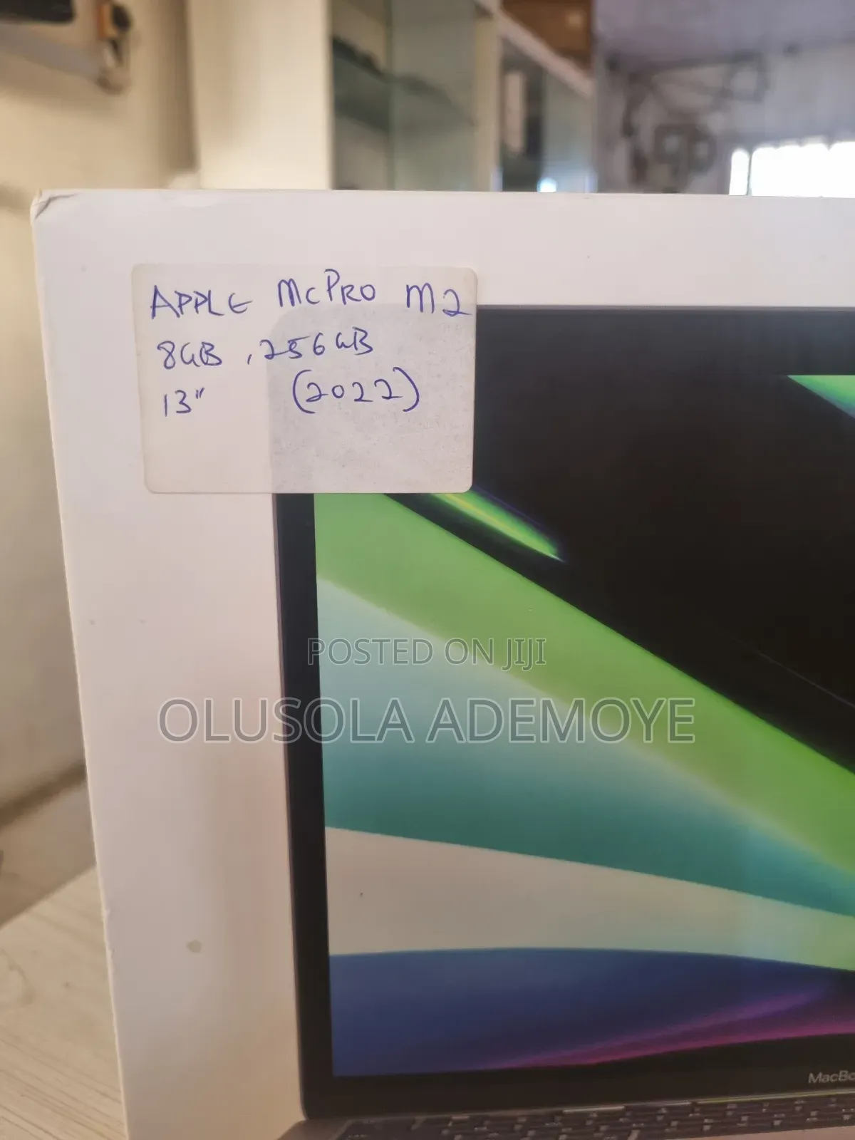 Laptop Apple MacBook Pro 2022 M2 8GB Apple M2 SSD 256GB