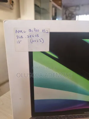 Laptop Apple MacBook Pro 2022 M2 8GB Apple M2 SSD 256GB