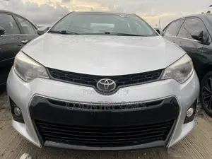 Photo - Toyota Corolla 2015 Silver