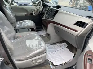 Toyota Sienna XLE 8 Passenger 2012 Silver