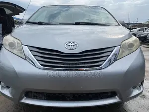 Toyota Sienna XLE 8 Passenger 2012 Silver