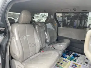Toyota Sienna XLE 8 Passenger 2012 Silver