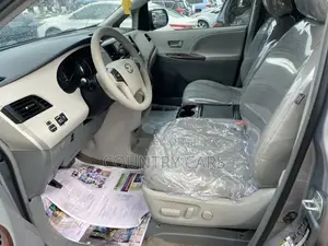 Toyota Sienna XLE 8 Passenger 2012 Silver
