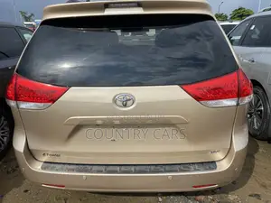 Toyota Sienna XLE 8 Passenger 2011 Gold