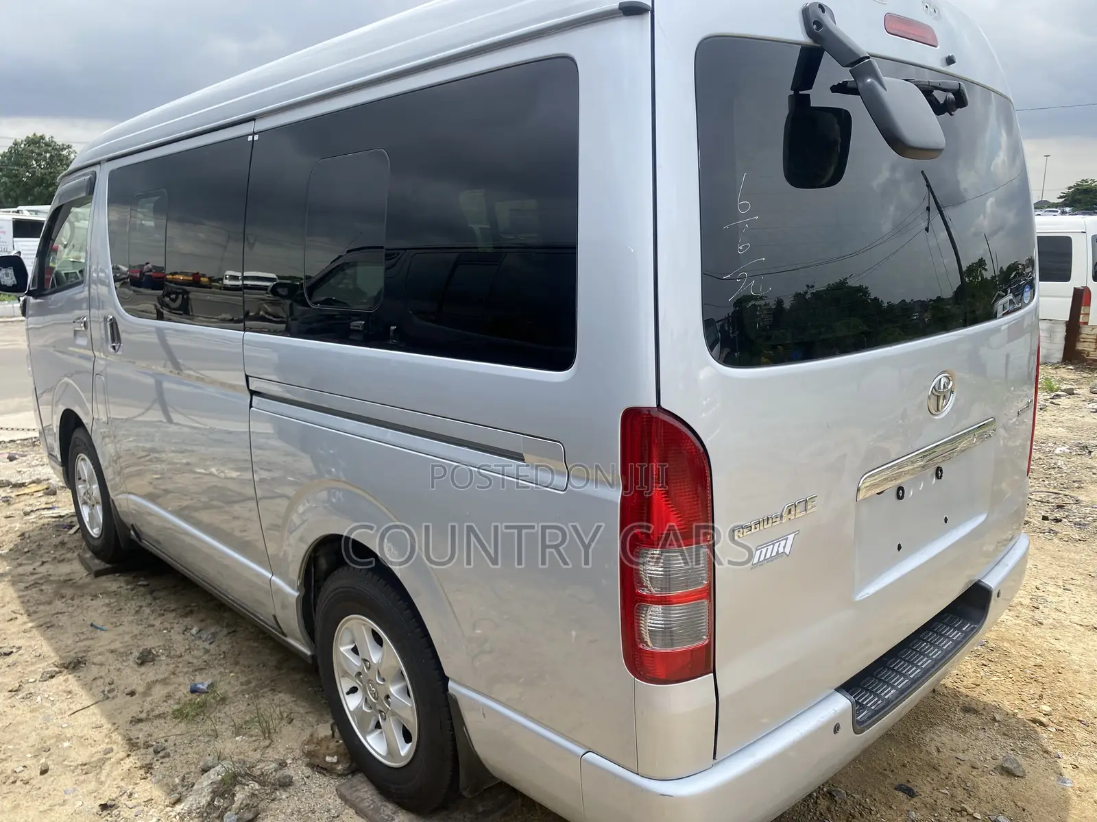 Toyota HiAce 2013 Silver
