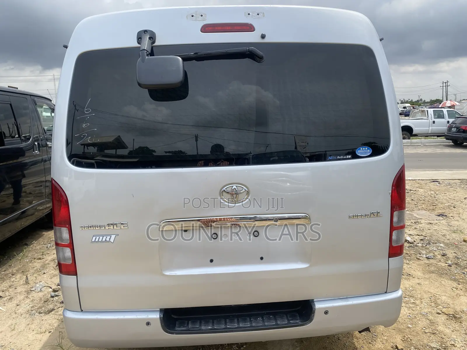Toyota HiAce 2013 Silver