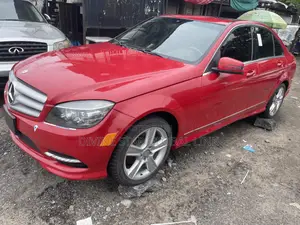 Mercedes-Benz C300 2011 Red