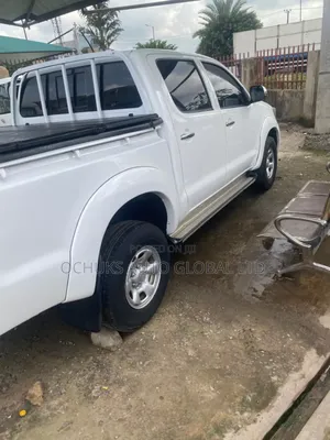 Toyota Hilux 2013 White