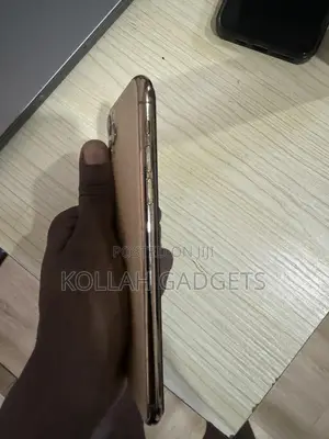 Apple iPhone 11 Pro Max 64 GB Gold