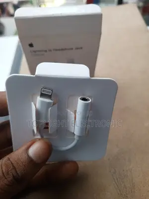 Lightning to Headphone