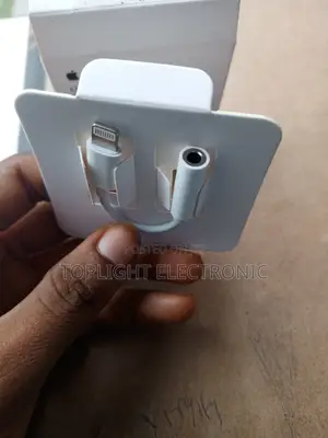 Lightning to Headphone