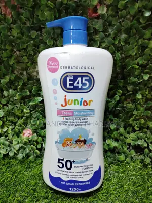 Photo - E45 Junior Teen Moisturizing SPF 50 Body Wash - 1200ml