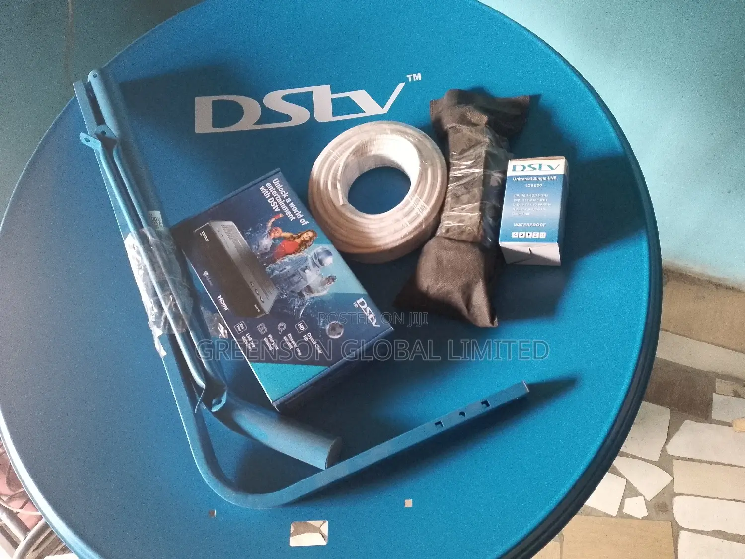 Complete Set of DSTV Decoder With 90cm Dish.