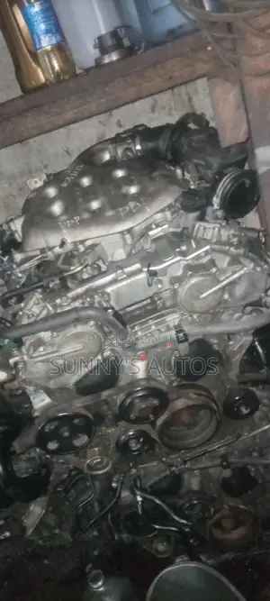 Nissan Infiniti M35X.