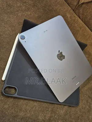 Apple iPad Air (2022) 64 GB Gray
