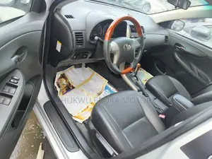 Toyota Corolla LE 4dr Sedan (1.8L 4cyl 4A) 2010 Silver
