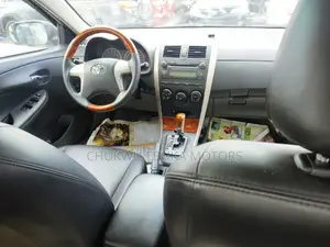 Toyota Corolla LE 4dr Sedan (1.8L 4cyl 4A) 2010 Silver