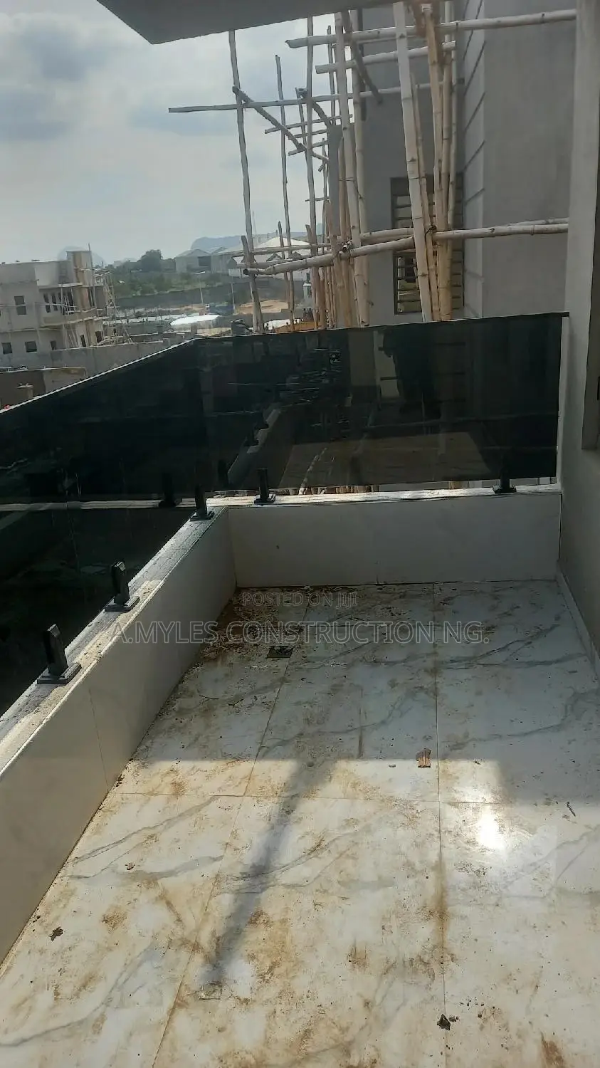 Super Grey Grass Balcony