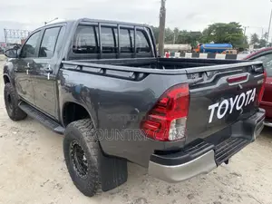Toyota Hilux 2021 Gray
